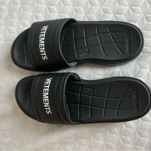 Vetements Black Unisex Casual Logo Streetwear Slides Unisex Designer Sandals
